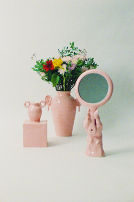 rose stonware standing on a white studio floor Logo Progressive Present